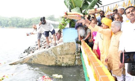 ಕೃಷ್ಣೆಯ ಜಲಧಿಗೆ ಸಿಎಂ ಬೊಮ್ಮಾಯಿ ಬಾಗಿನ ಅರ್ಪಣೆ