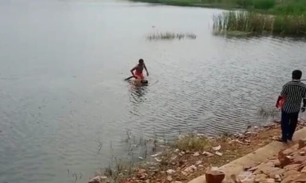 ಕುಡಿದ ಮತ್ತಿನಲ್ಲಿ ಮೊಸಳೆ ಹಿಡಿಯಲು ಕೆರೆಗೆ ಇಳಿದ ಭೂಪ