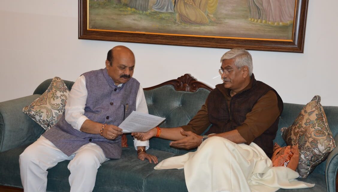 ಕೇಂದ್ರ ಜಲಶಕ್ತಿ ಸಚಿವರನ್ನು ಭೇಟಿಯಾದ ಸಿಎಂ ಬೊಮ್ಮಾಯಿ: ರಾಜ್ಯದ ನೀರಾವರಿ ಯೋಜನೆಗಳ ಬಗ್ಗೆ ಚರ್ಚೆ