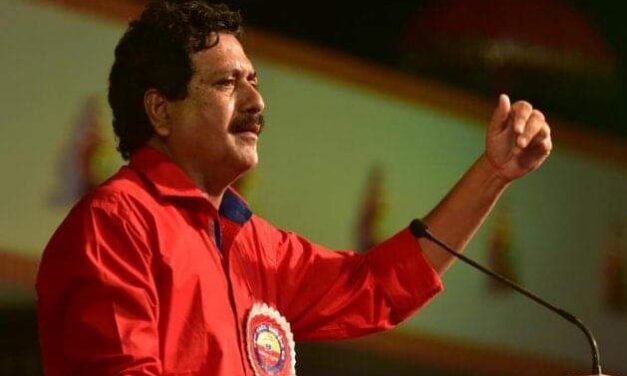 ಭತ್ತದ ಹೊರೆ ಇಳಿಸಿ ಕೈ ಹಿಡಿಯಲಿರುವ ದತ್ತ