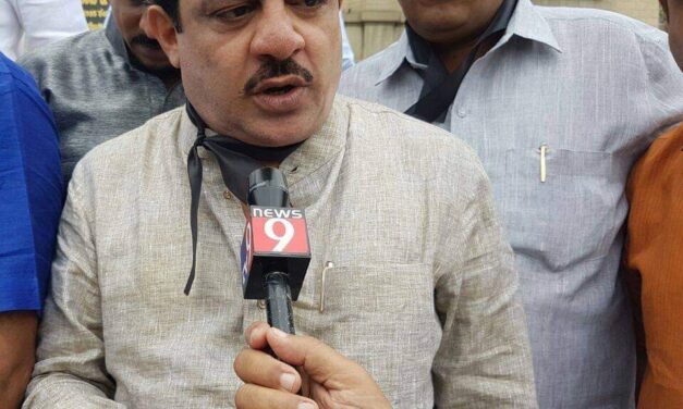 ಸಿದ್ದರಾಮಯ್ಯ ಅವರಿಗೆ ಬಾದಾಮಿ ಜನತೆಯಿಂದ ಹೆಲಿಕ್ಯಾಪ್ಟರ್ ಗಿಪ್ಟ್!