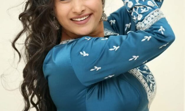 ಖ್ಯಾತ ಗಾಯಕಿ ಮಂಗ್ಲಿ ಕಾರಿಗೆ ಕಿಡಿಗೇಡಿಗಳಿಂದ ಕಲ್ಲು ಎಸೆತ