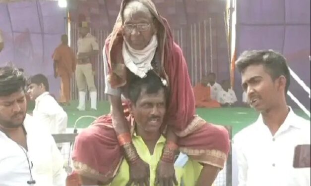 ಶ್ರೀಗಳ ದರ್ಶನಕ್ಕೆ ಭುಜದ ಮೇಲೆ ಹೊತ್ತುಕೊಂಡ ಬಂದ ವ್ಯಕ್ತಿ