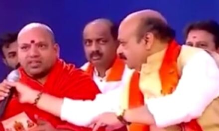 ಕಾಗಿನೆಲೆ ಶ್ರೀಗಳಿಂದ ಮೈಕ್ ಕಿತ್ತುಕೊಂಡು ಸಿಎಂ ಬೊಮ್ಮಾಯಿ