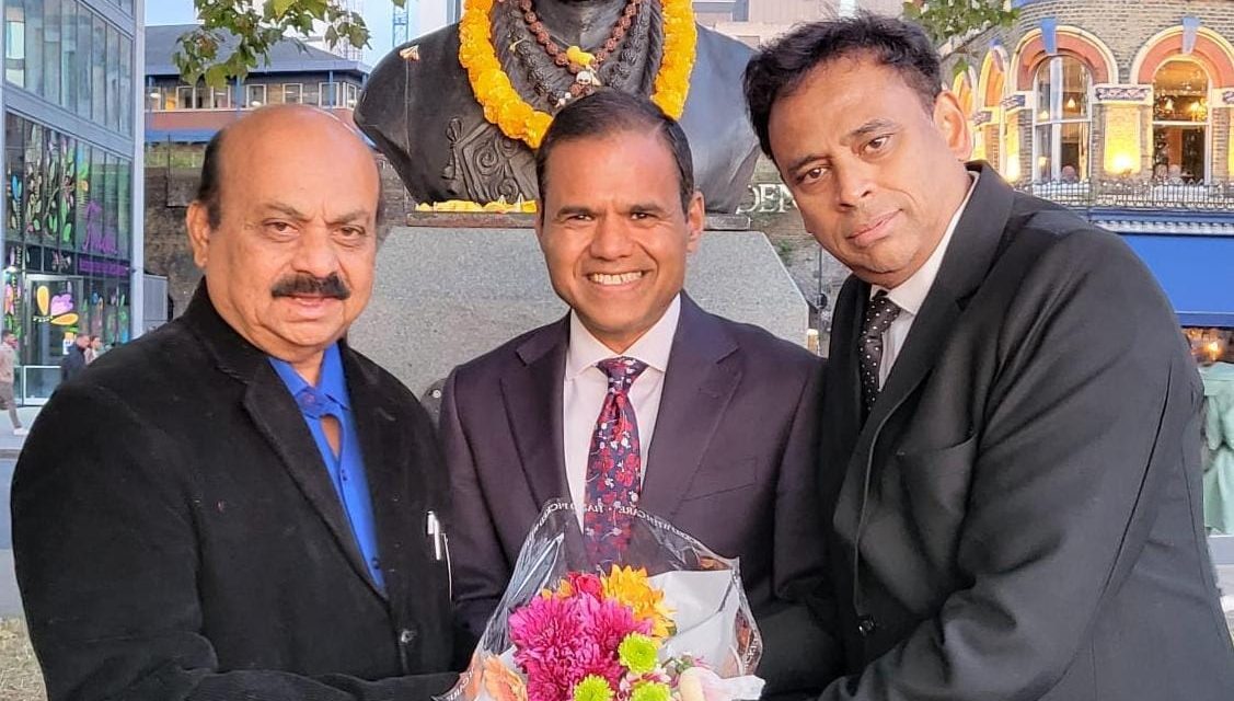 ಲಂಡನ್ನಲ್ಲಿರುವ ಬಸವೇಶ್ವರ ಮೂರ್ತಿಗೆ ನಮನ ಸಲ್ಲಿಸಿದ ಕರ್ನಾಟಕದ ಮಾಜಿ ಸಿಎಂ