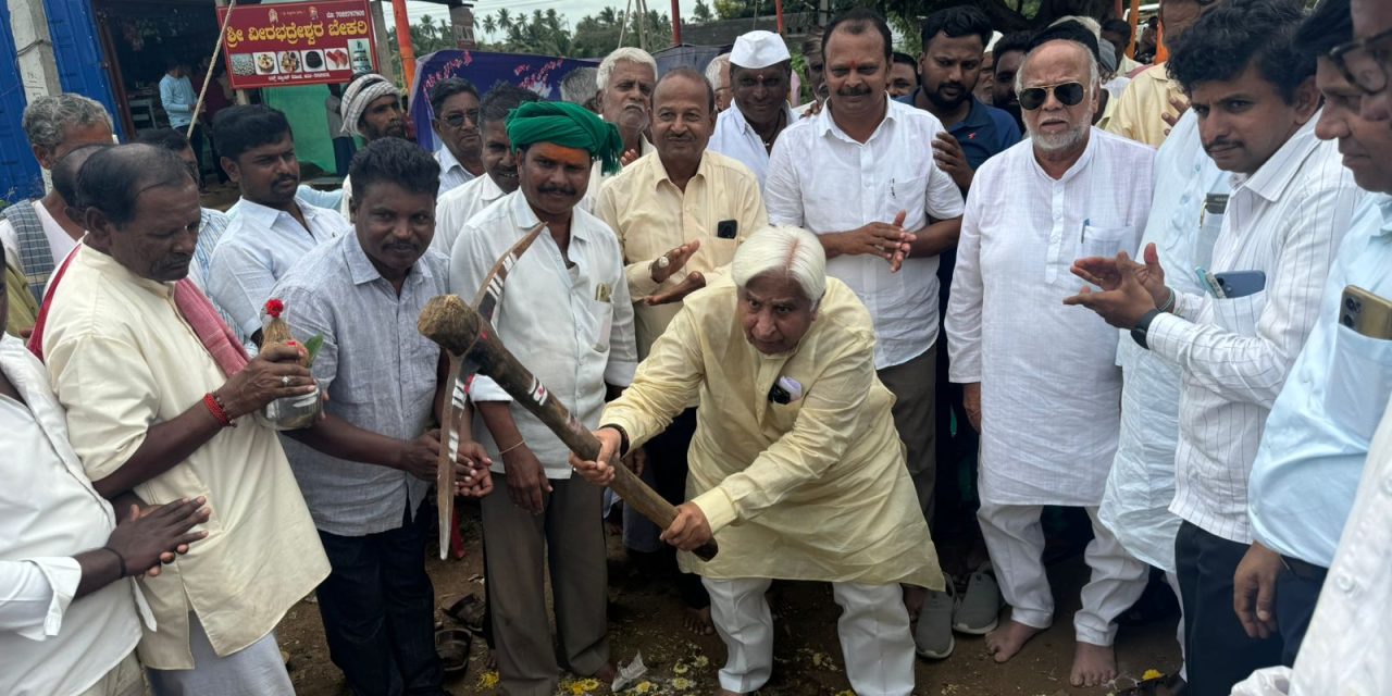 ನಾಗಾವಿ ಕ್ರಾಸ್ ನಿಂದ ಮುಳಗುಂದ ಪಟ್ಟಣದವರೆಗಿನ ರಸ್ತೆ ಅಭಿವೃದ್ಧಿ ಕಾಮಗಾರಿಗೆ ಭೂಮಿ ಪೂಜೆ