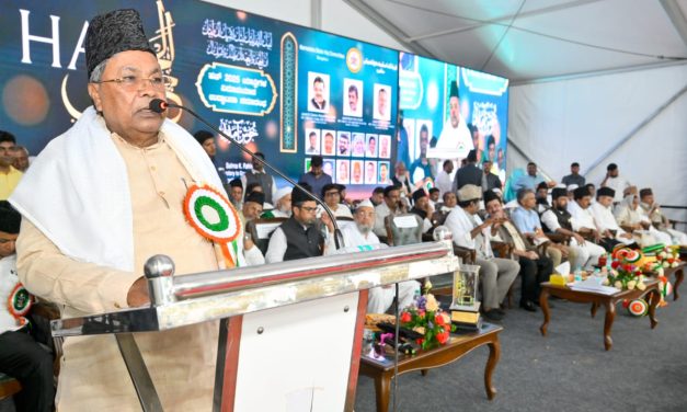 ದೇಶದ ಒಳಿತಿಗೆ ಕನ್ನಡಿಗರ ಪರವಾಗಿ ಪ್ರಾರ್ಥಿಸಿ- ಹಜ್ ಯಾತ್ರಿಕರಲ್ಲಿ ಸಿಎಂ ಮನವಿ