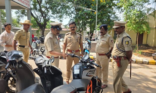 ಗದಗದಲ್ಲಿ ಅಂತರ್ ಜಿಲ್ಲಾ ಮೋಟಾರ್ ಸೈಕಲ್ ಕಳ್ಳ ಬಂಧನ; 15 ಲಕ್ಷ ರೂ. ಮೌಲ್ಯದ ಬೈಕ್ ಜಪ್ತಿ