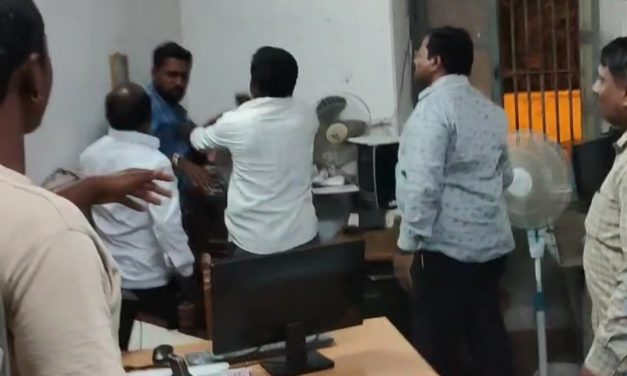 ಗದಗ ತಹಶೀಲ್ದಾರ್ ಕಚೇರಿಯಲ್ಲಿ ಯುವಕನ ಮೇಲೆ ಹಲ್ಲೆ: ಉಪ ತಹಶೀಲ್ದಾರ್ ಮತ್ತು ಸಹಚರರ ದುಷ್ಕೃತ್ಯ ವಿಡಿಯೋದಲ್ಲಿ ಸೆರೆ!