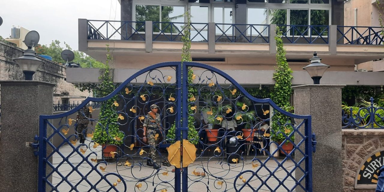 ಬಳ್ಳಾರಿಯಲ್ಲಿ ‘ಇಡಿ’ ಮಿಂಚಿನ ಕಾರ್ಯಾಚರಣೆ: ಶಾಸಕರು, ಸಂಸದರ ಮನೆಗಳ ಮೇಲೆ ಏಕಕಾಲಕ್ಕೆ ದಾಳಿ!