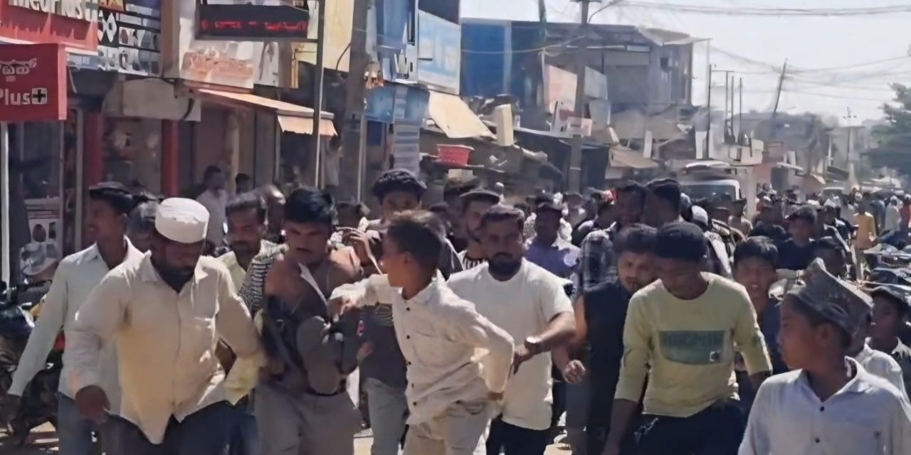 ಶಾಲಾ ಆವರಣದಲ್ಲಿ ಲೈಂಗಿಕ ಕಿರುಕುಳ ಆರೋಪ: ಶಿಕ್ಷಕನಿಗೆ ಪೋಷಕರಿಂದ ‘ಧರ್ಮದೇಟು’!