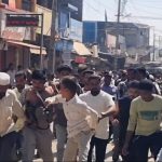 ಶಾಲಾ ಆವರಣದಲ್ಲಿ ಲೈಂಗಿಕ ಕಿರುಕುಳ ಆರೋಪ: ಶಿಕ್ಷಕನಿಗೆ ಪೋಷಕರಿಂದ ‘ಧರ್ಮದೇಟು’!