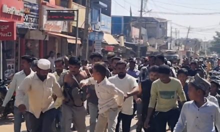 ಶಾಲಾ ಆವರಣದಲ್ಲಿ ಲೈಂಗಿಕ ಕಿರುಕುಳ ಆರೋಪ: ಶಿಕ್ಷಕನಿಗೆ ಪೋಷಕರಿಂದ ‘ಧರ್ಮದೇಟು’!